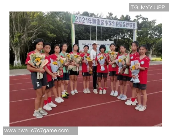 宝安足球队奋勇争先努力拼搏争创佳绩展现团队精神与青春活力